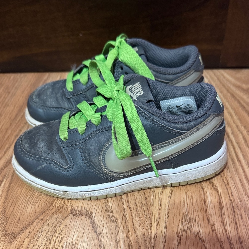 Nike Kids Dunk Low-Top Sneakers in Charcoal with Lime Green Laces